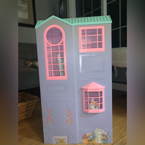 COPY - Barbie Interactive Foldable Townhouse Dollhouse - Picture 2 of 9